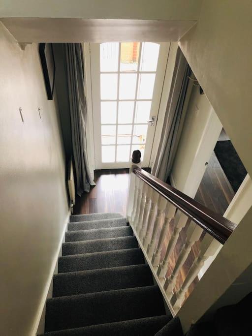 Cosy Two Bed Terraced House 7Min Drive From City เบลฟาสต์ ภายนอก รูปภาพ