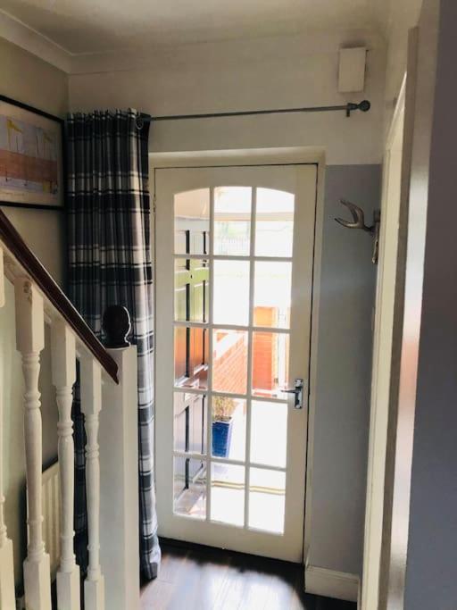 Cosy Two Bed Terraced House 7Min Drive From City เบลฟาสต์ ภายนอก รูปภาพ