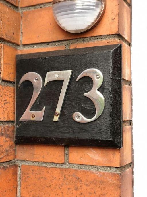 Cosy Two Bed Terraced House 7Min Drive From City เบลฟาสต์ ภายนอก รูปภาพ