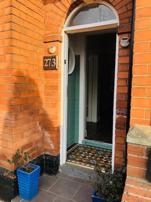 Cosy Two Bed Terraced House 7Min Drive From City เบลฟาสต์ ภายนอก รูปภาพ
