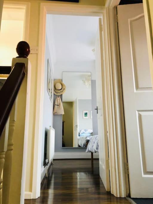 Cosy Two Bed Terraced House 7Min Drive From City เบลฟาสต์ ภายนอก รูปภาพ
