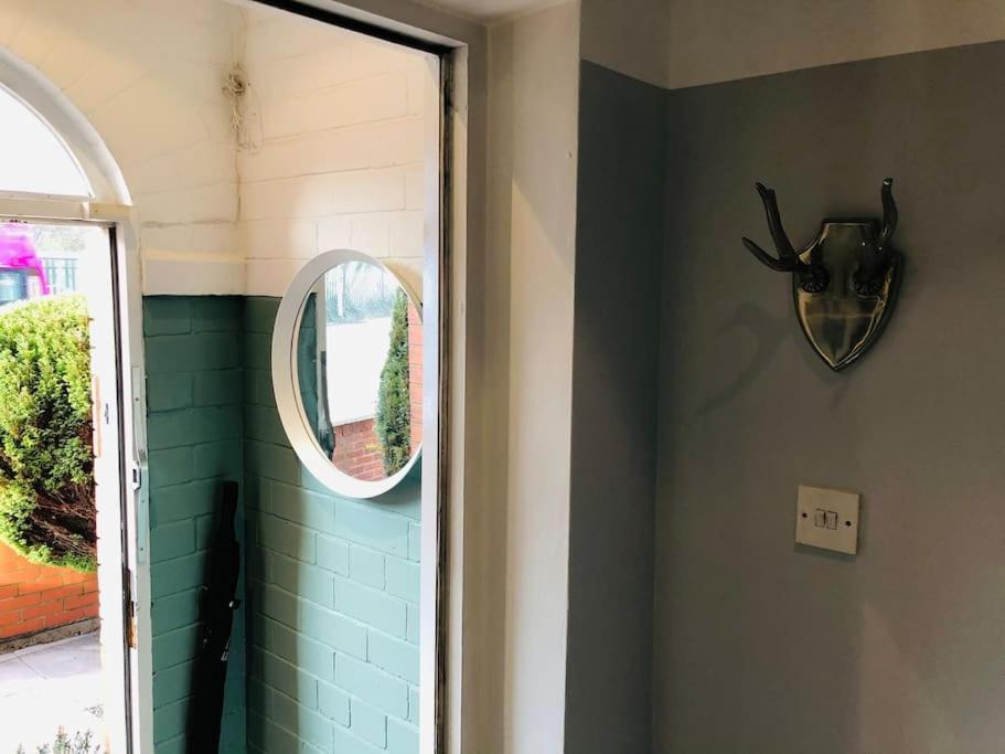 Cosy Two Bed Terraced House 7Min Drive From City เบลฟาสต์ ภายนอก รูปภาพ