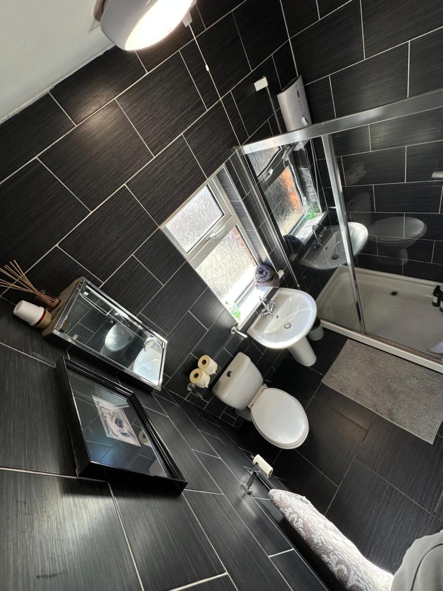 Cosy Two Bed Terraced House 7Min Drive From City เบลฟาสต์ ภายนอก รูปภาพ